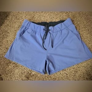 Ladies zyia shorts lavender color size lg